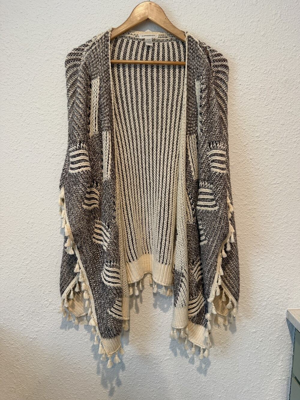 Anthropologie Cardigan One Size Cozy Open Front Knit Tassel Poncho Sweater Gray